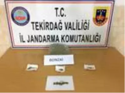 Son dakika gündem: Tekirdağ'da, otomobilde 1 kilo bonzai bulundu Son dakika gündem: Tekirdağ'da, otomobilde 1 kilo bonzai bulundu