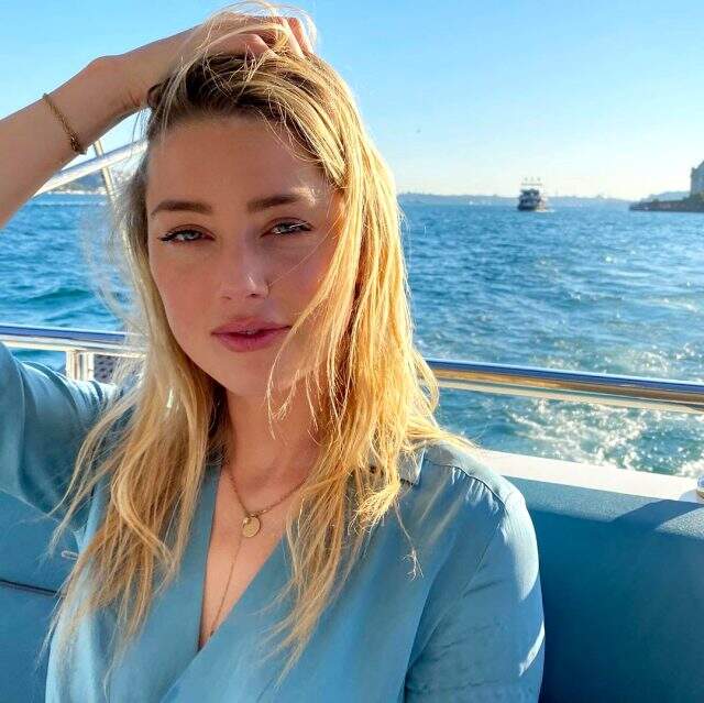 Ünlü oyuncu Amber Heard, Boğaz turuna çıktı! Paylaşımlarıyla hem büyüledi hem de büyülendi