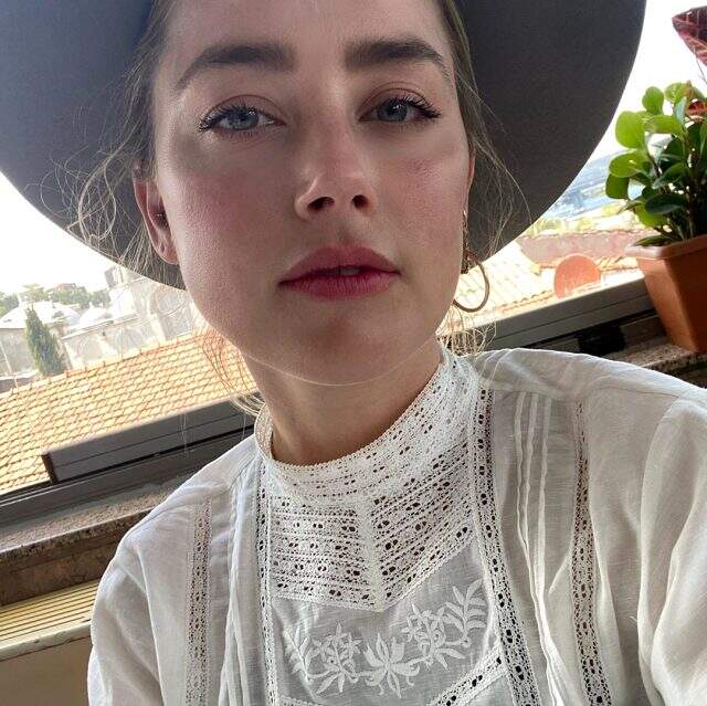 Ünlü oyuncu Amber Heard, Boğaz turuna çıktı! Paylaşımlarıyla hem büyüledi hem de büyülendi