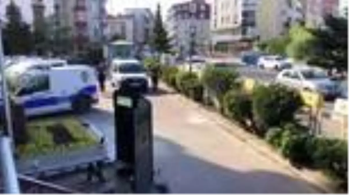 Yaşlı kadının çantası 'kapkaç' yöntemiyle çalındı