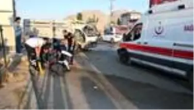 Son dakika haberleri: Ağrı'da iki kamyonet çarpıştı 1'i çocuk 4 kişi yaralandı Son dakika haberleri: Ağrı'da iki kamyonet çarpıştı 1'i çocuk 4 kişi yaralandı