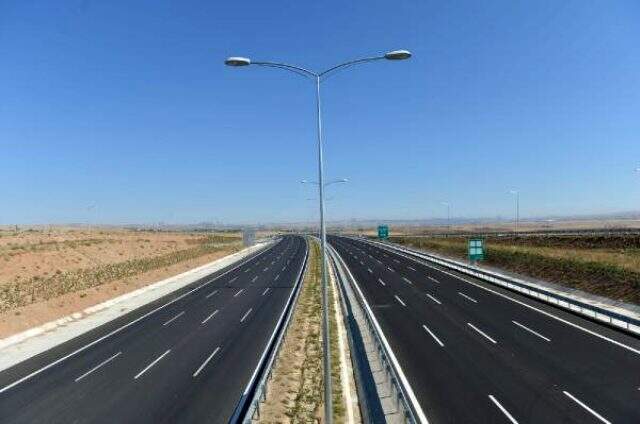 Bakan Karaismailoğlu, Ankara-Niğde Otoyolu'nu inceledi