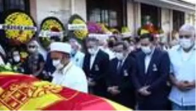 Göztepe'nin eski futbolcularından Halil Kiraz son yolculuğuna uğurlandı (2)