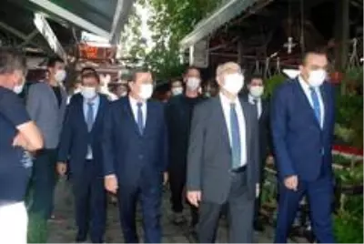 İzmir'deki korona virüs denetimlerine Vali Köşger katıldı İzmir'deki korona virüs denetimlerine Vali Köşger katıldı
