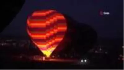 Kapadokya'da balonlar gökyüzü ile yeniden buluşuyor Kapadokya'da balonlar gökyüzü ile yeniden buluşuyor