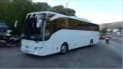 Kuşadası'nda 8 tur aracına ceza uygulandı Kuşadası'nda 8 tur aracına ceza uygulandı