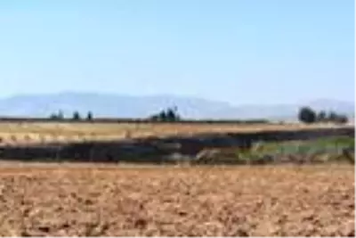 Son dakika haberi... Meteor yangını olduğu iddia edilen alanda mıknatıslarla gök taşı aradılar