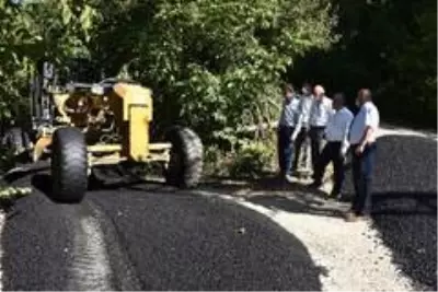 Milletvekili Ünal asfalt çalışmalarını inceledi Milletvekili Ünal asfalt çalışmalarını inceledi