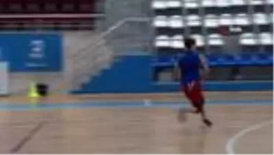 (Özel haber) İşitme engelli Çağla, Kadınlar Basketbol Süper Ligi'nde bir ilki gerçekleştirecek