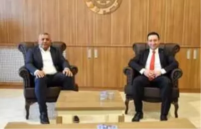 Sadıkoğlu'ndan iş ve AŞ vurgusu Sadıkoğlu'ndan iş ve AŞ vurgusu