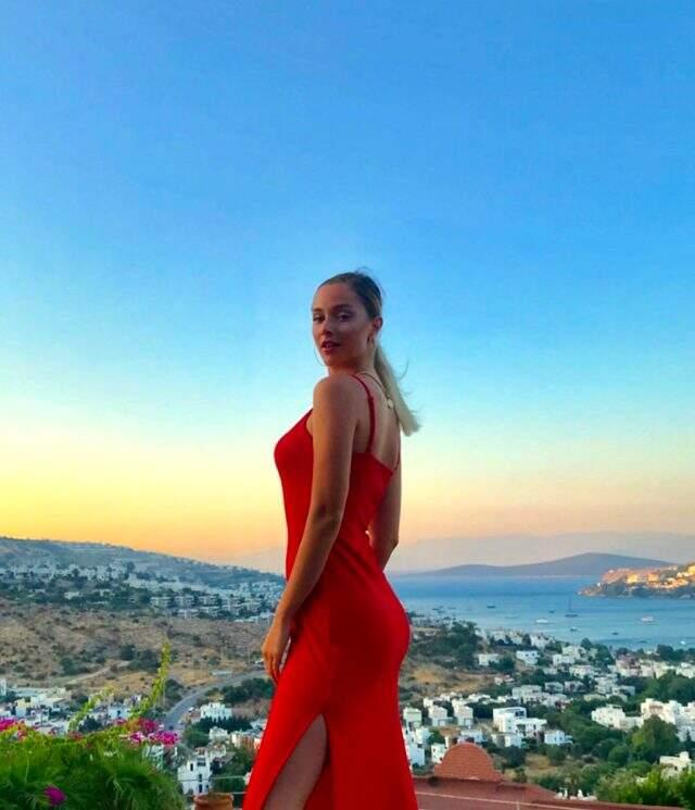 Ecenaz Üçer kimdir? Ecenaz Üçer kaç yaşında, nereli? Ecenaz Üçer mesleği ne? Ecenaz Üçer Instagram hesabı var mı?