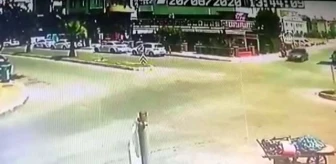 Son Dakika | İki otomobilin çarpıştığı kaza güvenlik kamerasına yansıdı