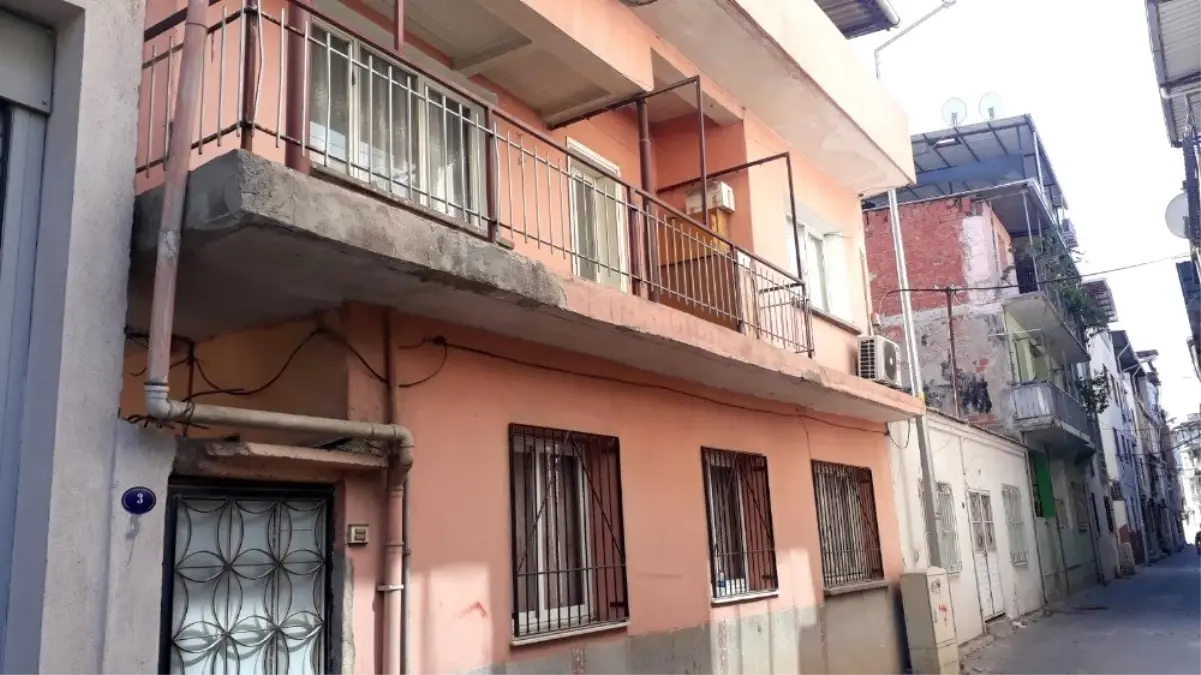Son dakika haber&hellip; İzmir�de bir kadının evde ölü bulunmasıyla ilgili