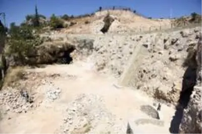 Kepez Belediyesi vadiyi yola çevirdi Kepez Belediyesi vadiyi yola çevirdi