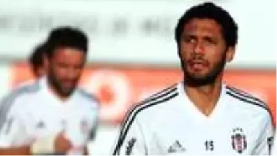 Kiralık sözleşmesi biten Mohamed Elneny, Beşiktaş'tan ayrıldığını sosyal medyadan duyurdu Kiralık sözleşmesi biten Mohamed Elneny, Beşiktaş'tan ayrıldığını sosyal medyadan duyurdu
