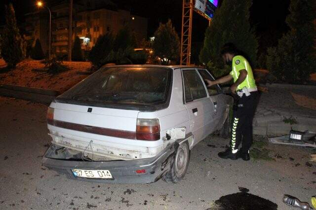 Son dakika haberleri! Kaza yaptığı otomobilini olay yerinde bırakıp gitti