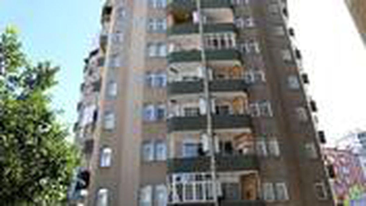 Apartman yöneticisinden virüs önlemi! Giriş çıkışları kontrol altına aldı