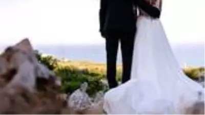 Evlenme vaadiyle gelmişti! Damadı 55 bin lira dolandırıp tuvaletin camından kaçtı Evlenme vaadiyle gelmişti! Damadı 55 bin lira dolandırıp tuvaletin camından kaçtı