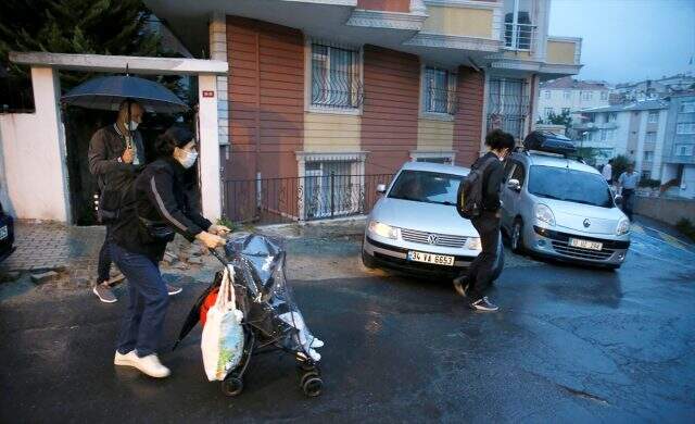 İstanbul Gaziosmanpaşa'da toprak kayması nedeniyle bir bina tahliye edildi
