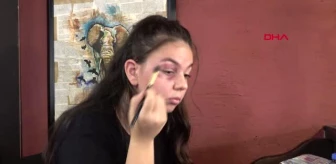 İZMİR Azra, yüzüne yaptığı makyajla kadına şiddete dikkat çekiyor