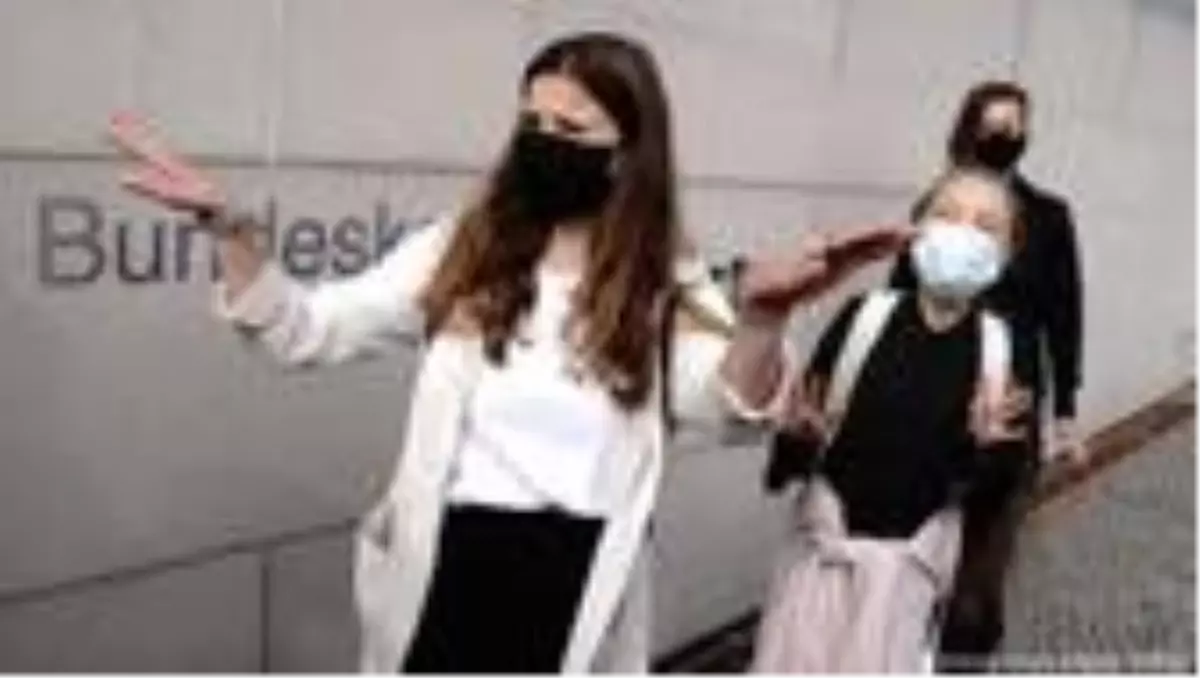 Merkel, iklim aktivistleriyle buluştu