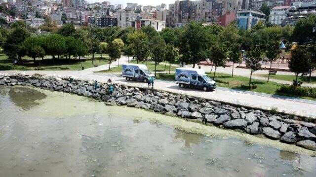 Sağanak sonrası Haliç kahverengiye büründü