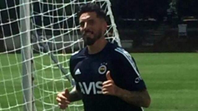 Son Dakika: Fenerbahçe, Trabzonspor'dan ayrılan Jose Sosa'yla 2 yıllık anlaşma sağladı Son Dakika: Fenerbahçe, Trabzonspor'dan ayrılan Jose Sosa'yla 2 yıllık anlaşma sağladı