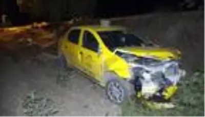 Taksi sürüye çarptı; 3 kişi yaralandı, 18 koyun telef oldu