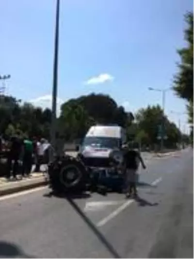 Son dakika haberi: Ambulansla çarpışan traktörün sürücüsü ağır yaralandı Son dakika haberi: Ambulansla çarpışan traktörün sürücüsü ağır yaralandı