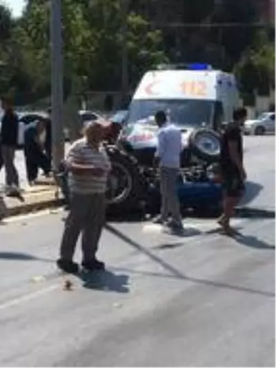 Son dakika haberi: Ambulansla çarpışan traktörün sürücüsü ağır yaralandı Son dakika haberi: Ambulansla çarpışan traktörün sürücüsü ağır yaralandı