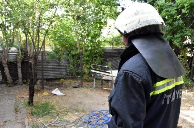 Bahçede mangal yapmak isteyen bir kişi, doğal gaz borusunu patlattı