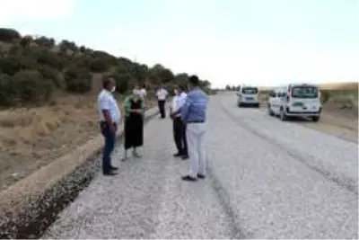Gölmarmara'daki yol yapım çalışması tam not aldı Gölmarmara'daki yol yapım çalışması tam not aldı