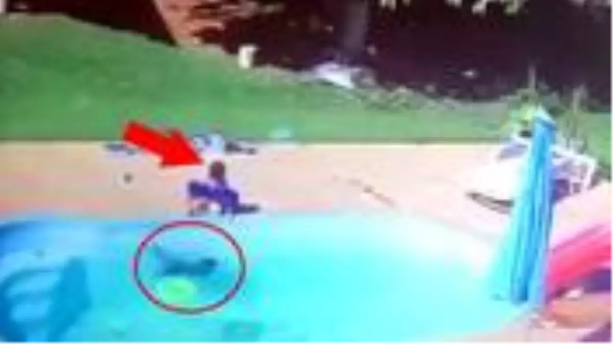 Havuza düşen bir yaşındaki çocuğu arkadaşı böyle kurtardı