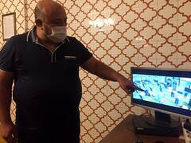 Namazını bıraktı, bayılan genci yakaladı
