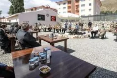Vali Mehmet Emin Bilmez, Başkale depreminde zarar gören mahalle muhtarlarıyla bir araya geldi Vali Mehmet Emin Bilmez, Başkale depreminde zarar gören mahalle muhtarlarıyla bir araya geldi