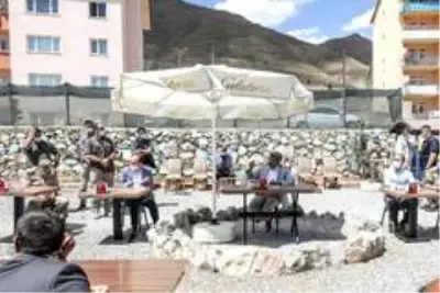 Vali Mehmet Emin Bilmez, Başkale depreminde zarar gören mahalle muhtarlarıyla bir araya geldi Vali Mehmet Emin Bilmez, Başkale depreminde zarar gören mahalle muhtarlarıyla bir araya geldi
