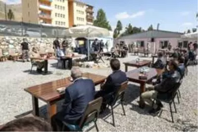 Vali Mehmet Emin Bilmez, Başkale depreminde zarar gören mahalle muhtarlarıyla bir araya geldi Vali Mehmet Emin Bilmez, Başkale depreminde zarar gören mahalle muhtarlarıyla bir araya geldi