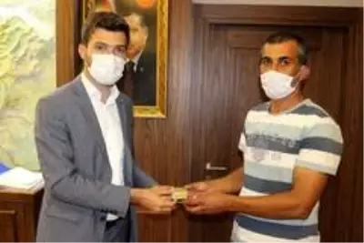 Son dakika haberleri: Yangını önleyen belediye işçisi ödüllendirildi Son dakika haberleri: Yangını önleyen belediye işçisi ödüllendirildi