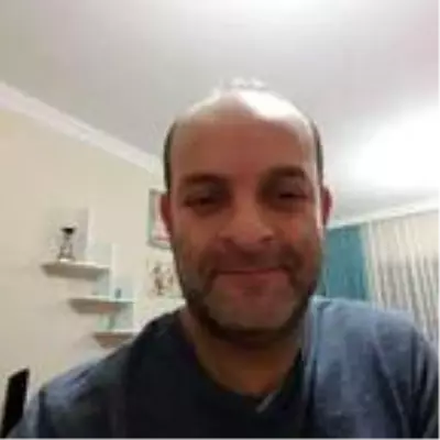 Polis baskınında paniğe kapılan adam, balkondan kaçmak isterken düşerek hayatını kaybetti