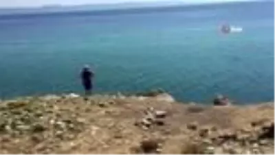 Çöp kutuları değil, çukurlar tercih edilince İtalyan Koyu çöplüğe döndü