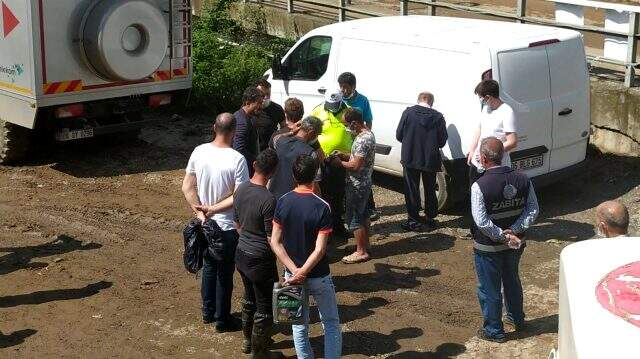 Giresun'daki sel sonrası bir çuval fındığı almaya çalışan iki kişi gözaltına alındı