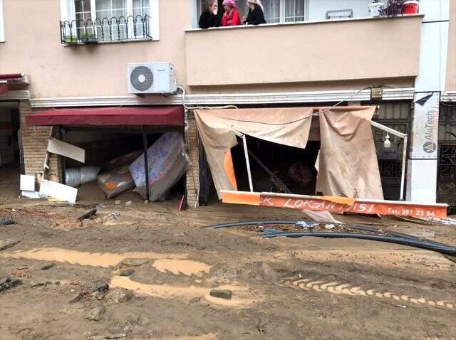 Giresun'un Dereli ilçesindeki dükkanların hepsi kullanılamaz hale geldi