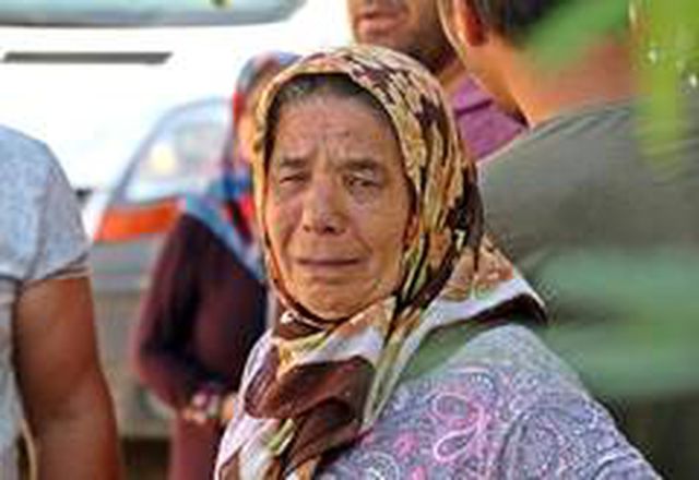 Madde bağımlısı genç evi savaş alanına çevirip yakmaya çalıştı