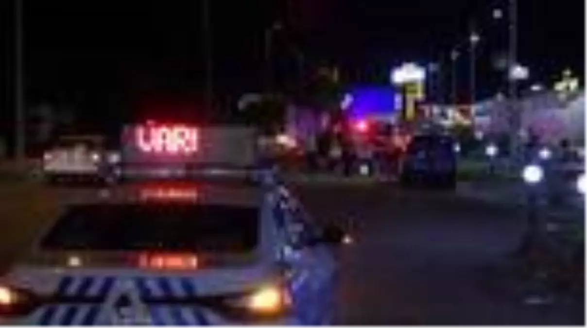 Son dakika haberi... Otomobil tıra arkadan çarptı: 1 ölü, 4 yaralı