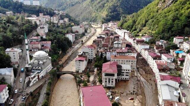 Son Dakika: Cumhurbaşkanı Erdoğan, Giresun'da meydana gelen selin ardından yaraların sarılması için bakanlara talimat verdi