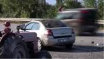 Son dakika! TOKAT Kazada yola saçılan çekirdekleri vatandaşlar topladı Son dakika! TOKAT Kazada yola saçılan çekirdekleri vatandaşlar topladı