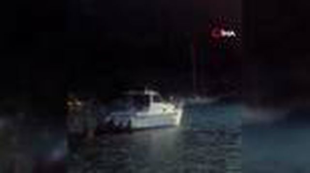 Marmaris'te karaya oturan lüks tekne vatandaşlar tarafından kurtarıldı