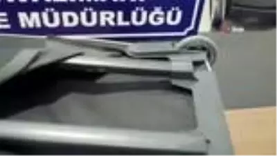 Valizin içerisine sakladığı 189 gram 'Afyon Sakızı' ile yakalandı Valizin içerisine sakladığı 189 gram 'Afyon Sakızı' ile yakalandı