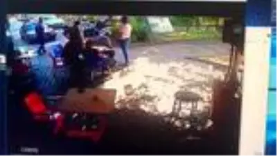Bursa'da otomobil çaldıkları iddia edilen 2 şüpheli tutuklandı Bursa'da otomobil çaldıkları iddia edilen 2 şüpheli tutuklandı
