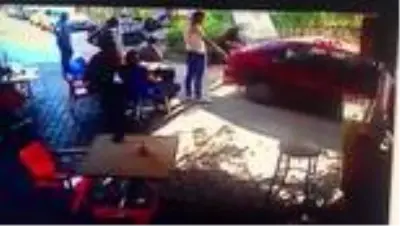 BURSA Saç tokasıyla kapılarını açtıkları arabayı sevgilisine ittirerek çaldı BURSA Saç tokasıyla kapılarını açtıkları arabayı sevgilisine ittirerek çaldı